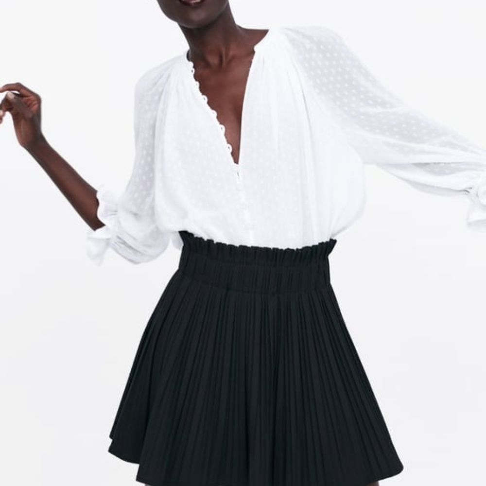 Zara - "Buttoned Swiss Dot Top" Size S